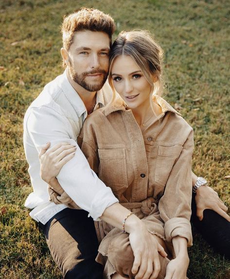 Photoshoot Ideas For Boyfriend, Photoshoot Park, Lauren Bushnell, Chris Lane, Lauren Lane, Candice King, Good Photos, Couple Picture Poses, Engagement Poses