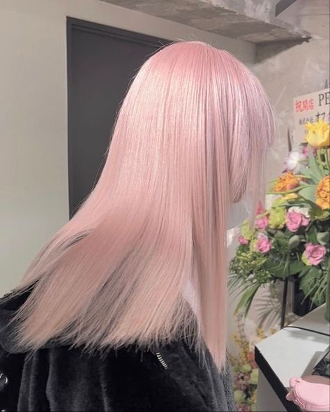 Soft Pink Hair Dye, Pink Ashy Hair, Pearly Pink Hair, Milky Pink Hair Color, White Pink Hair Color, Ice Pink Hair, Light Pink Hair Short, Milk Pink Hair, Short Light Pink Hair