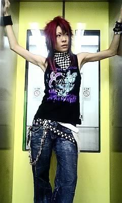 #デンジャー☆ギャング #DANGERGANG #VKEI #DANGER☆GANG #visualkei #jrock Casual Vkei, Vkei Outfits Men, Scene Fashion Male, Vkei Fashion, Scene Outfits Male, Vkei Outfits, 2000s Goth Fashion, 2000s Scene Fashion, Visual Kei Fashion