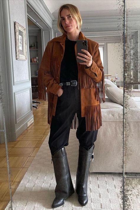 Our friend Blanca wears a Crazy Color belt featuring a western inspired outfit #SilverOstrich #WesternBelt #LuxuryBelt #WesternOutfit Black Fringe Jacket Outfit, Fringe Jacket Outfit, Icon Outfits, Western Inspired Outfits, Fringed Jacket, Cowboy Chic, Crazy Color, Leandra Medine, Boho Outfit