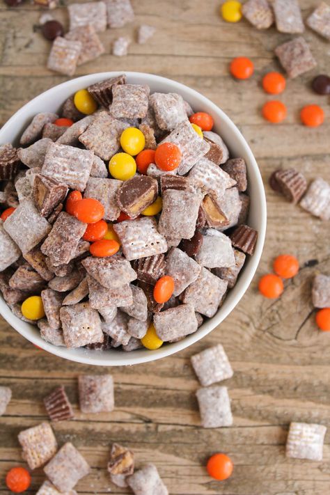 Reese's Muddy Buddies - a fun twist on the classic favorite with the addition of Reese's Peanut Butter Cups and Reese's Pieces! Such an easy treat that is loved by kids and adults! Halloween Muddy Buddies, Cinnamon Chex Mix, Sweet Chex, Puppy Chow Chex Mix Recipe, Chex Mix Puppy Chow, Muddy Buddies Recipe, Chocolate Chex, Reese's Peanut Butter Cup, Puppy Chow Recipes