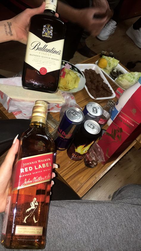 Alcohol With Friends, Creative Snapchats, Johnnie Walker Red Label, Dum Dums, Eating Food Funny, Party Drinks Alcohol, Alcohol Party, Liquor Drinks, Blended Scotch Whisky