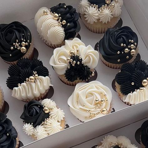 ✨Love this set! . . . .  #cupcakes #cupcakebouquets #floralcupcakes #cupcakedecorating #cupcakelove #cupcakequeen #cupcaketime #butterc... | Instagram Glam Cupcakes Ideas, Cupcake Decoration Birthday, Classy Cupcake Designs, Black Cupcakes Wedding, Gold Decorated Cupcakes, Wedding Cupcakes Black And White, Cupcakes For School Birthday, Cupcake Decorating Ideas For Wedding, White Black And Gold Cupcakes