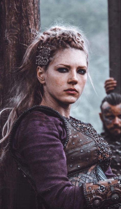 Lagertha Vikings, Swords, Other People, Hd Wallpaper, Vikings, A Woman, Braids, Hair, Plaits