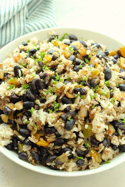 Black Beans and Rice Recipe Rice And Beans Recipe, Delicious Family Dinners, Black Beans And Rice, Black Bean Recipes, Rice And Beans, Easy Budget, Beans And Rice, Baked Eggplant, Cooking Black Beans