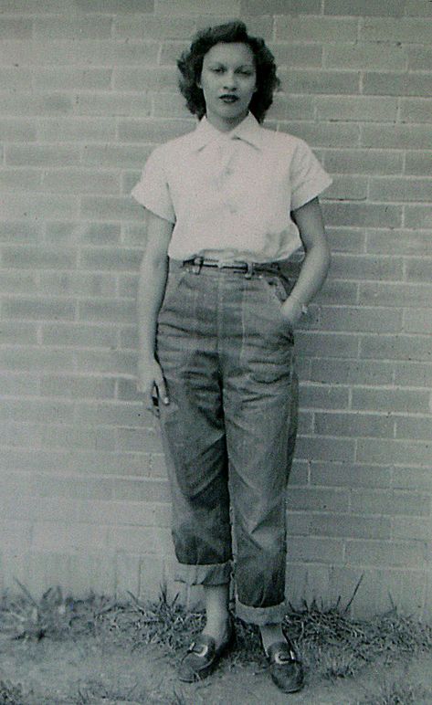 Mom at Oberlin (Louisiana) High School - 1948 | Jim Lambert 1950s Jeans, 1950s Girls, Pretty Jeans, 1940s Blouse, 1940s Women, Teddy Girl, Denim Workwear, 40s Fashion, Style Jeans