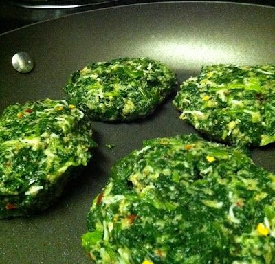 Spinach Burgers!!  I can't wait to try these!!!!! Spinach Patties, Burgers Vegetarian, Spinach Burgers, Carb Free, Healthy Lunches, Entree Recipes, March 3, Veggie Burger, Meatless Meals