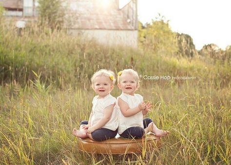 My cute little 1 year olds. #twins #twingirls #photography Twin Toddler Photography, Twin Baby Photography, Twin Baby Photos, Twins Posing, Toddler Poses, Twin Pictures, Twin Photography, Twin Photos, 1st Birthday Photoshoot