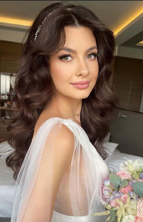 Wedding Hairstyles. Bridal Hairstyles. Hairstyles for long hair Hairstyles At Home, Headband Curls, Big Wedding Hair, Wedding Hair Bangs, Gorgeous Wedding Hairstyles, Romantic Bridal Hair, Fashionable Hairstyles, Wedding Skincare, Layer Hair