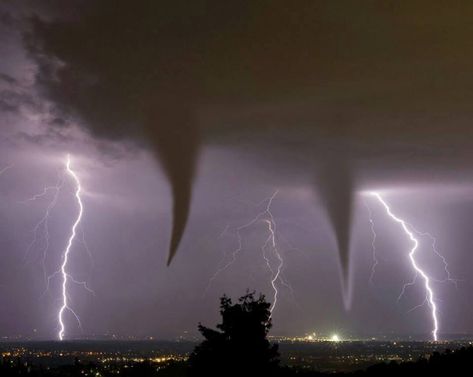 A fantastic photograph twin twisters in Central Texas during Holloween Eve Flood of 2015. Wild Weather, Lightning Storm, Weather Photos, Lightning Strikes, Natural Phenomena, Alam Yang Indah, Beautiful Sky, Science And Nature, Tornado