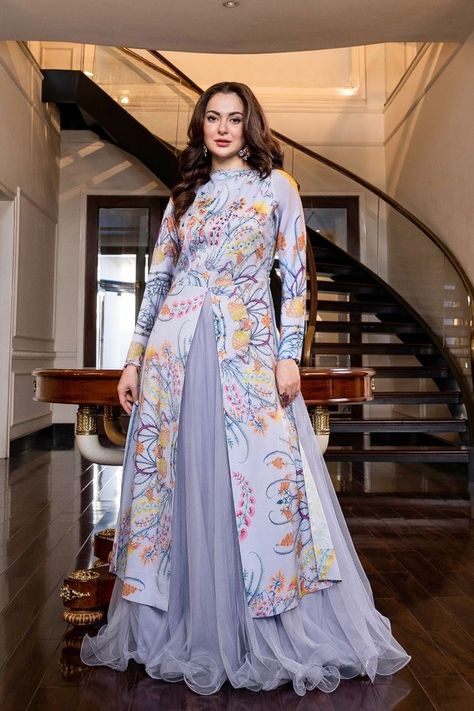 Queens Cake, Hania Amir, Pakistani Fancy Dresses, Beautiful Pakistani Dresses, Fancy Dresses Long, Dress Design Patterns, Simple Pakistani Dresses, Designer Party Wear Dresses, Boutique Dress Designs