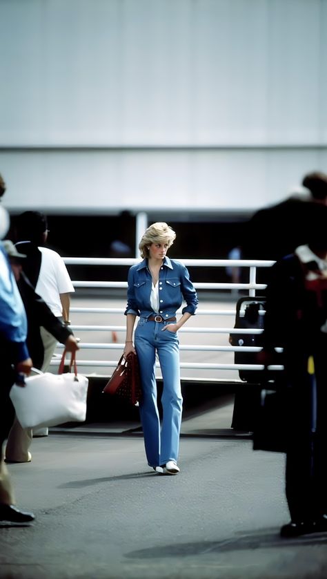 Princess Diana 90s Outfits, Princess Diana Cowboy Boots, Lady Diana Style Outfits, Princess Diana 80s Fashion, Princess Diana Outfits Casual, Lady Diana Outfits, Princess Diana Iconic Looks, Princess Diana Street Style, Princess Diana Outfits