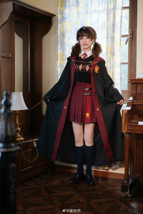 Harry Potter Uniform, Gryffindor Uniform, Harry Potter Dress, Hogwarts Uniform, Crystal World, Hogwarts Outfits, Armor Clothing, School Uniform Fashion, Fancy Outfits