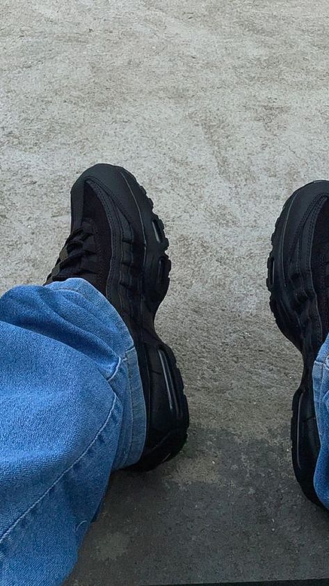 Sneakers Trend 2023, Air Max 97 Outfit Men, Nike Air Max 95 Outfit, Air Max 97 Outfit, Nike Air Max 95 Black, Air Max 95 Black, Sneakers Aesthetic, Nike 95, Nike Air Max Black