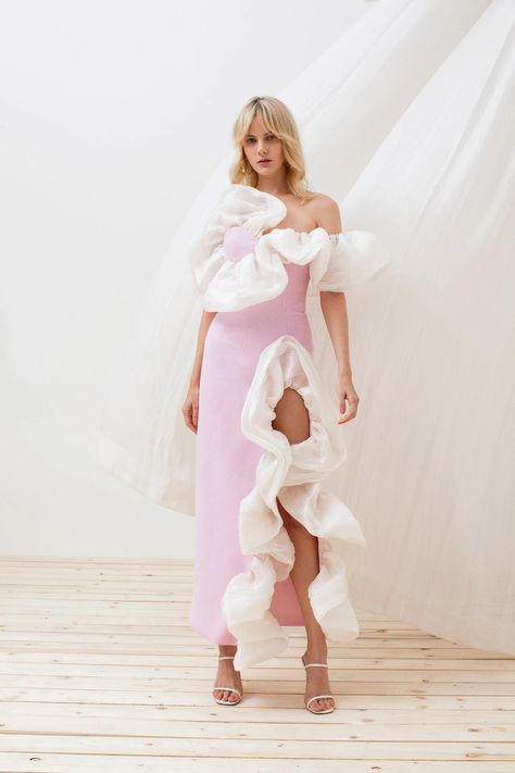 Sandra Mansour Spring 2020 Ready-to-Wear Collection - Sponsored - Vogue Cocktails Dresses, Sandra Mansour, 3d Fashion, American Wedding, Maximalism, Fashion Weeks, Looks Chic, Mode Inspiration, Fashion Details