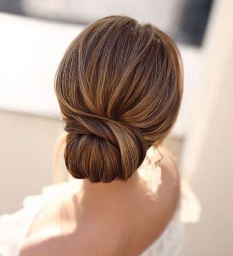 Low Bun Wedding Hair, Short Hair Designs, Wedding Hairstyles For Medium Hair, Wedding Bun Hairstyles, Wedding Hair Up, Classic Updo, Low Bun Hairstyles, Bridal Hair Buns, Elegant Wedding Hair