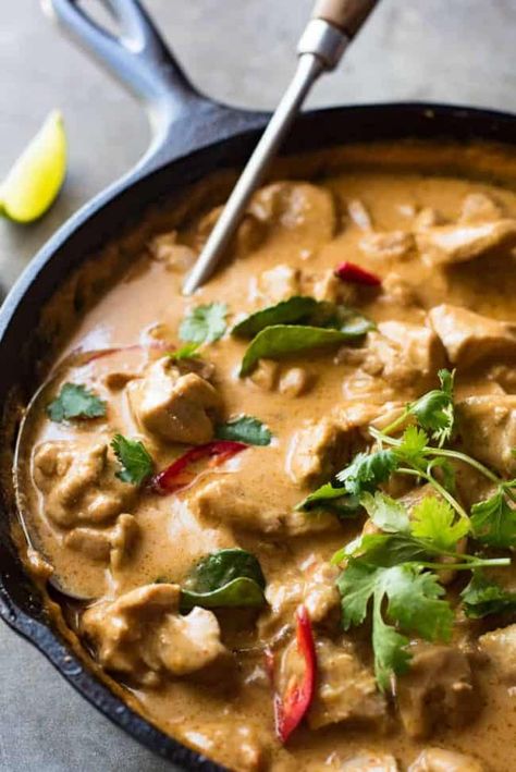 Thai Mango Chicken Curry - Restaurant quality, extra saucy, thick and creamy, 1/3 less calories, this Thai Red Curry is truly incredible. Mango Thai, Mango Chicken Curry, Thai Mango, Kari Ayam, Chicken Restaurant, Mango Chicken, Indian Foods, Recipetin Eats, Recipe Tin