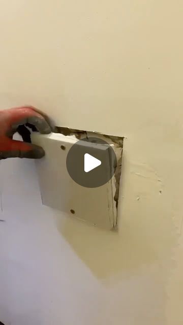 Dry Wall Ideas, Patch Drywall, Ceiling Repair, How To Patch Drywall, Diy Fails, Drywall Tools, Dry Wall, Handyman Projects, Drywall Repair