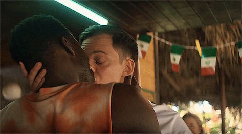 Bill Skarsgard Kiss Gif, Bill Skarsgard Soulmates, Bill Skarsgard Kiss, Bill Skarsgård Gif, Actor Aesthetic, Christoph Waltz, Billy Boy, Bill Skarsgard, Theo James