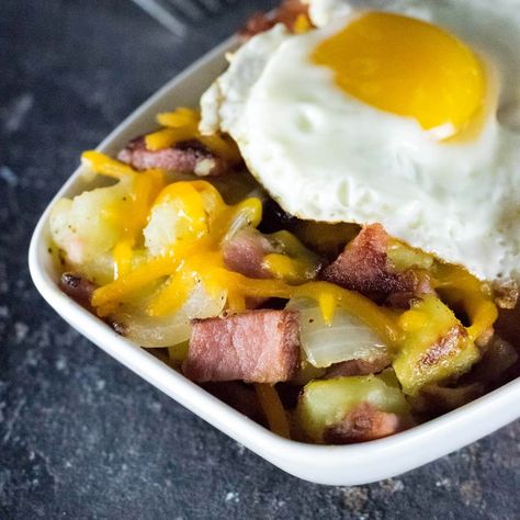 Ham and Potato Hash Potato Hash Breakfast, Ham Hash, Breakfast Ham, Onion Potatoes, Potato Hash Recipe, Steak Breakfast, Budget Food, Ham Breakfast, Ham Potato