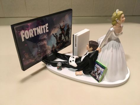 Forget Fortnite! It's Your Wedding Fortnite Wedding, Avatar Cake, Tema Disney, Photo Facebook, Future Mrs, Wedding Topper, Facebook Youtube, Xbox Live, Cute Wedding Ideas