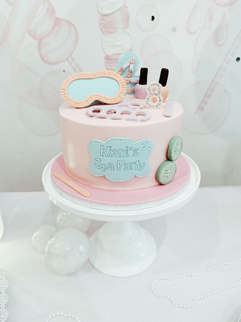 Skincare Cake Design, Sleepover Party Cake, Pamper Party Cake Ideas, Spa Theme Birthday Cake, Spa Themed Birthday Party Cake, Skincare Birthday Cake, Makeup Birthday Party Ideas For Kids, Skin Care Birthday Party, Skincare Birthday Party