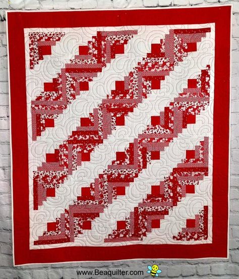 New Pattern listed! Strawberry fields FQ friendly log cabin pattern Modern Log Cabin, Lap Quilt Patterns, Black And White Quilts, Red And White Quilts, Quilt Modernen, Fat Quarter Quilt, Rainbow Quilt, Cabin Quilt, Quilt Magazine