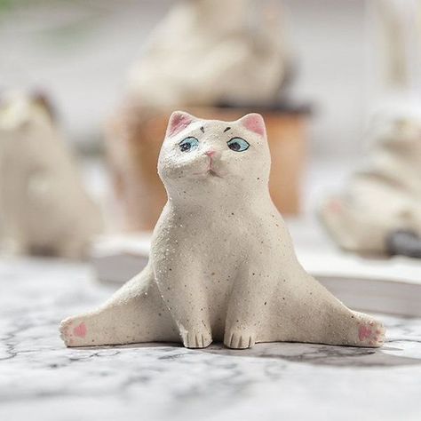 Pottery Cats, Ceramic Sculpture Figurative, Cat Ceramic, Sculpture Art Clay, Sculptures Céramiques, Keramik Design, Clay Animals, Apollo Box, Ceramics Pottery Art