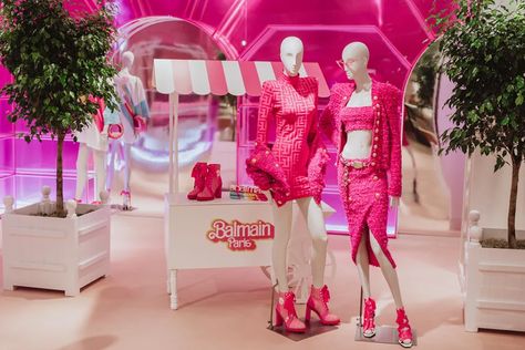 The Barbie Universe Comes to Life With a Luxury Twist From Balmain at Neiman Marcus Balmain Barbie, Neiman Marcus Store, Barbie Aesthetics, Barbie Store, Life Size Barbie, Balmain Style, The Barbie Movie, Park Benches, Barbie Movie