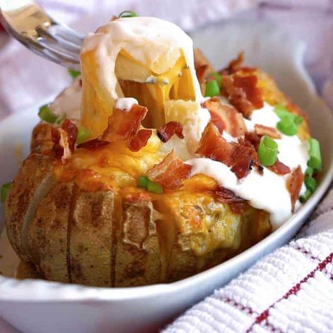 Loaded Bloomin' Potato Loaded Jacket Potato, Jack Potato Recipes, Jacket Potato Recipe, Jack Potato, Potatoes Mashed, Potatoe Recipes, Jacket Potatoes, Potatoes Recipes, Gluten Free Potatoes