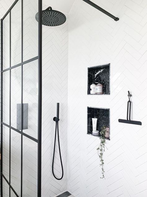 Black White Bathrooms, Timeless Bathroom, Shower Storage, Bad Inspiration, Small Showers, Bathroom Renos, Dream Bathroom, Wet Rooms, White Bathroom