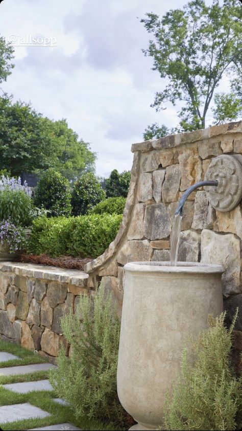 Wall Water Feature Outdoor, Earth Steps, Courtyard Fountain, Outdoor Wall Fountains, Outdoor Fountains, Fountains Backyard, Tiered Garden, Stone Fountains, Areas Verdes