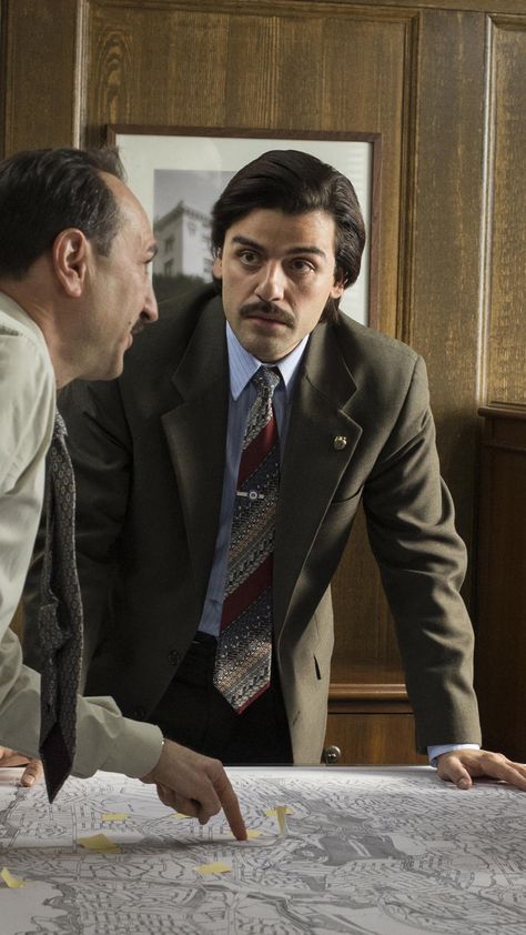 Oscar Isaac as Nick Wasicsko in HBO's Show Me a Hero (2015) Show Me A Hero, Oscar Isaac, Reaction Pics, The Boy Is Mine, A Hero, Handsome Actors, Heart Eyes, Beards, Show Me