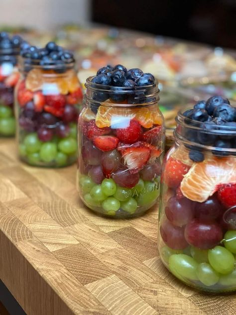 Meal Prep Oats, Fruit Salad Bar, Mason Jar Fruit, Raw Lifestyle, Camping Lunch Ideas, What To Pack For Lunch, Jar Fruit, Camping Lunch, Fruit Jars