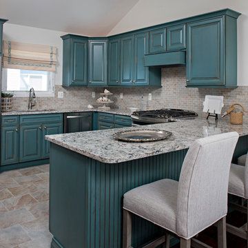 Turquoise Kitchen Cabinets, Gray Kitchen Ideas, Small Kitchen Diner, Best Kitchen Colors, Teal And Gray, Turquoise Kitchen, Kitchen Island Plans, Teal Kitchen, Kitchen Design Color