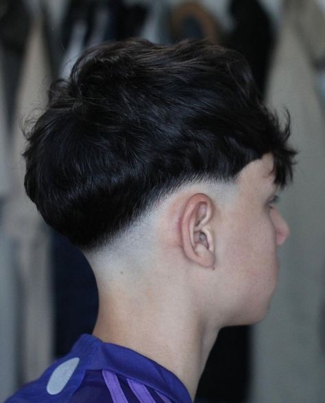 Straight Hair Men Haircut, Low Fade Redondo, Boys Fade Haircut, Haikyuu Cosplay, Low Skin Fade, Edgars Haircut, Asian Man Haircut, Low Fade Haircut, Mid Fade