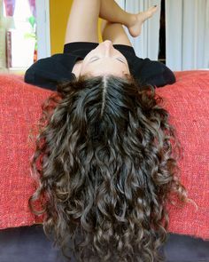 how to handle the curls. it's apparently a whole thing. Curly Hair Problems, Curly Girl Hairstyles, Foto Poses, Hair Problems, Curly Hair Care, Curly Hair Tips, Long Curly Hair, Long Curly, Natural Curls