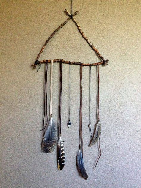 Branch Wall Hanging, Dreamcatcher Diy, Pagan Crafts, Diy Tumblr, Dream Catcher Craft, Deco Nature, Witchy Crafts, Dream Catcher Diy, Feather Crafts