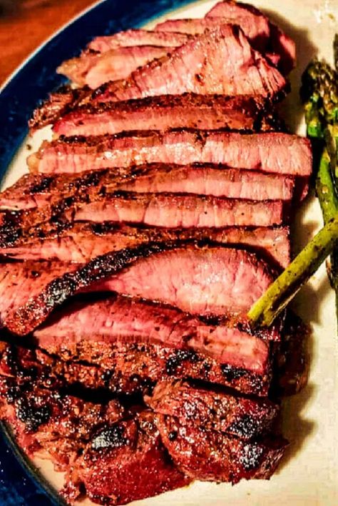 Traeger Sirloin Steak - Simply Meat Smoking Cook Sirloin Steak, Sirloin Tip Steak, Traeger Cooking, Sirloin Steak Recipes, Traeger Grill Recipes, Steak Cooking, Ribeye Steak Recipes, Sirloin Tip Roast, Ny Strip Steak