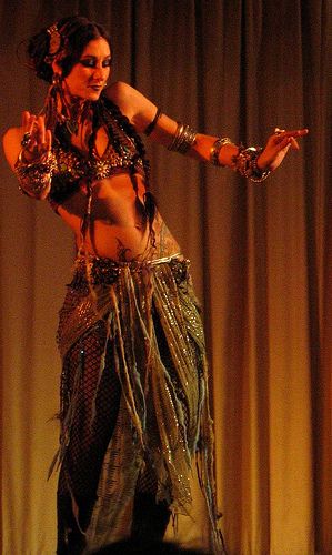 American Tribal Belly Dancer Rachel Brice Rachel Brice Costume, Belly Dancer Pose Reference, Snake Charmer Aesthetic, Dragonborn Sorcerer, Rachel Brice, Arabian Costume, Magic Clothes, Dancer Pose, Belly Dance Outfit