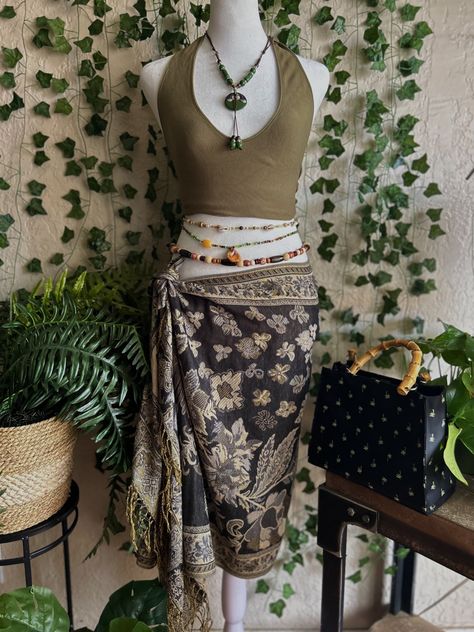 Earth Boho Outfits, Earthy Oversized Outfits, Fairy Core Bikinis, Mystical Asethic Outfits, Earth Vibe Outfits, Island Concert Outfit, Mother Nature Outfit Ideas, Gold Themed Outfit, Jungle Vibes Outfit