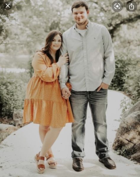 Engagement Picture Poses Plus Size, Plus Couple Photoshoot, Posing Bigger Couples Engagement Pics, Plus Size Couple Photoshoot Winter, Couples Fall Photoshoot Picture Ideas Plus Size, Big Couple Photoshoot Poses, Engagement Pictures Plus Size Couple, Engagement Picture Outfits Plus Size, Larger Couple Posing