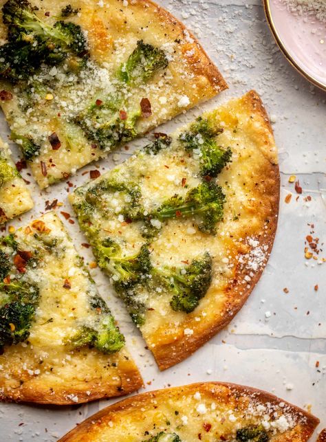 Broccoli Cheese Tortilla Pizzas Tortilla Pizzas, Broccoli Pizza Recipe, Tortilla Pizza Recipes, Vegtable Pizza, Tortilla Pizza Healthy, Healthy Pizza Recipes Tortilla, Broccoli On Pizza, Broccoli Pizza, Tortilla Pizza