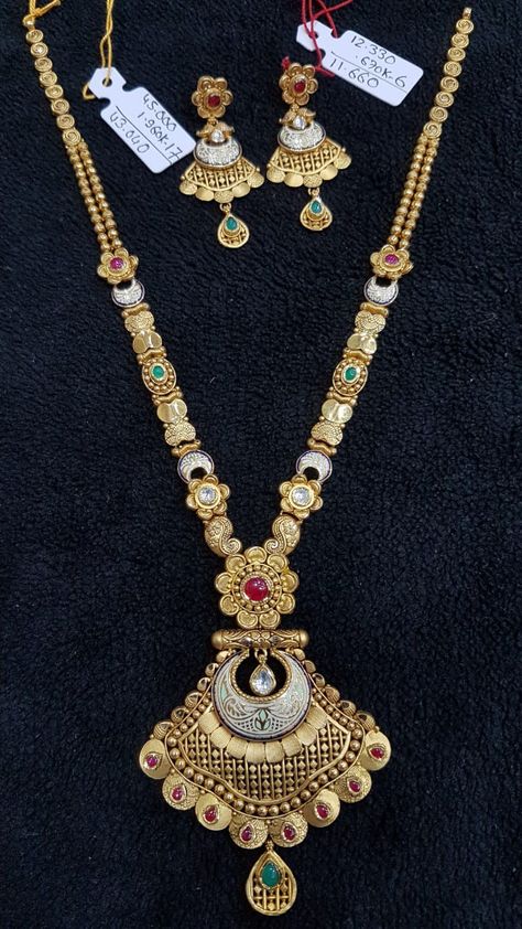 Antic Gold Long Necklace, Long Sets Gold Jewellery Antique, Bridal Foot Jewelry, Delicate Gold Jewelry, Bridal Necklace Designs, Neck Pieces Jewelry, Antique Necklaces Design, Black Beads Mangalsutra Design, New Gold Jewellery Designs