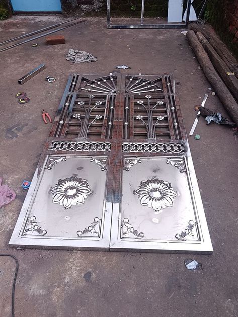 Main Grill Gate Design, Ss Gate, Modern Steel Gate Design, Iron Main Gate Design, Steel Grill Design, Ms Design, Modern Window Grill, Home Design Store, Wallpaper Design For Bedroom