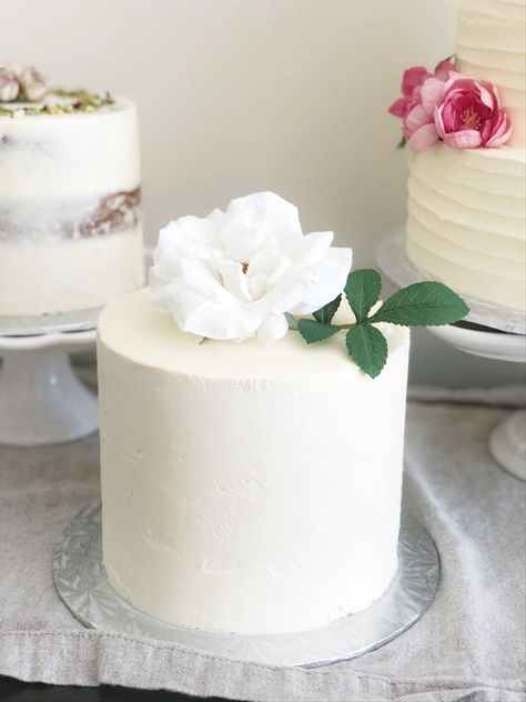 16 Simple Wedding Cakes We’re Absolutely Obsessed With Plain Cake Design, Simple Wedding Cake Designs, Plain Wedding Cakes, Wedding Cakes Rustic Vintage, Simple Wedding Cakes, Wedding Cake Designs Simple, Blush Wedding Cakes, Fondant Flower Cake, White Cakes