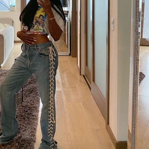 Samaria Leah on Instagram: “The “Elisa” Jean dropping next week👖” Samariah Leah Outfits, Graphic Jeans Outfit, Samariah Leah, Samaria Leah Jeans, Corset With Jeans, Summertime Outfits, Tomboy Outfits, Streetwear Fashion Women, Stylish Fashion