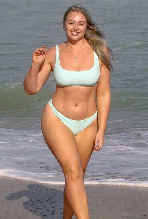 Iskra Lawrence Bikini Pictures in Miami January 2019 Elisabeth Shue, Goal Body, Iskra Lawrence, Michelle Rodriguez, Elizabeth Hurley, Farrah Fawcett, Raquel Welch, Bettie Page, Ashley Graham