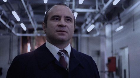 Having seen this British gangster classic shortly after it’s North American release on home video back in the early eighties, like most viewers I found myself a Bob Hoskins fan for life. His … The Long Good Friday, Bob Hoskins, 1970s Movies, Celebrity Bobs, Get Carter, Body Types Men, Gangster Films, Bond Style, James Bond Style