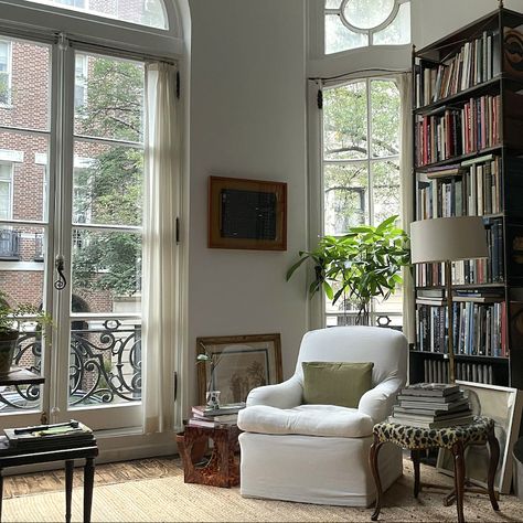 New York Apartment Aesthetic, New York Apartment Interior, New York City Apartment, Home Furnishing Stores, Apartment Aesthetic, New York Apartment, City Apartment, Get The Look, Home Living Room